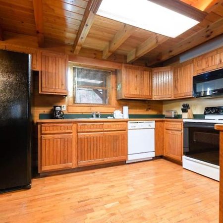 Pigeonforge Cabin Game Roomdog Friendlyhot Tub ピジョンフォージ エクステリア 写真
