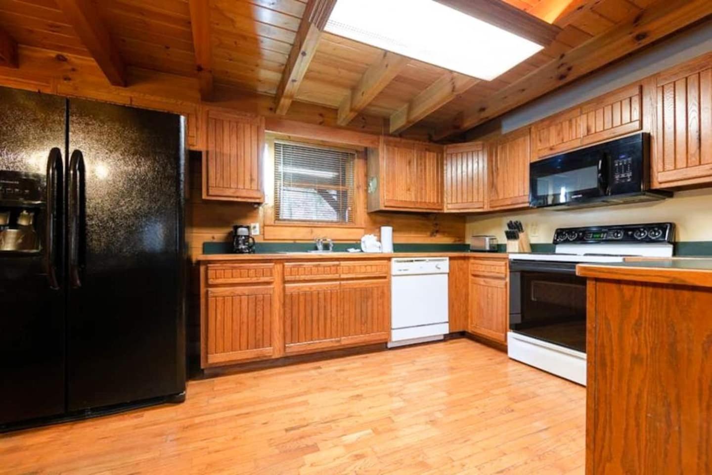 Pigeonforge Cabin Game Roomdog Friendlyhot Tub ピジョンフォージ エクステリア 写真