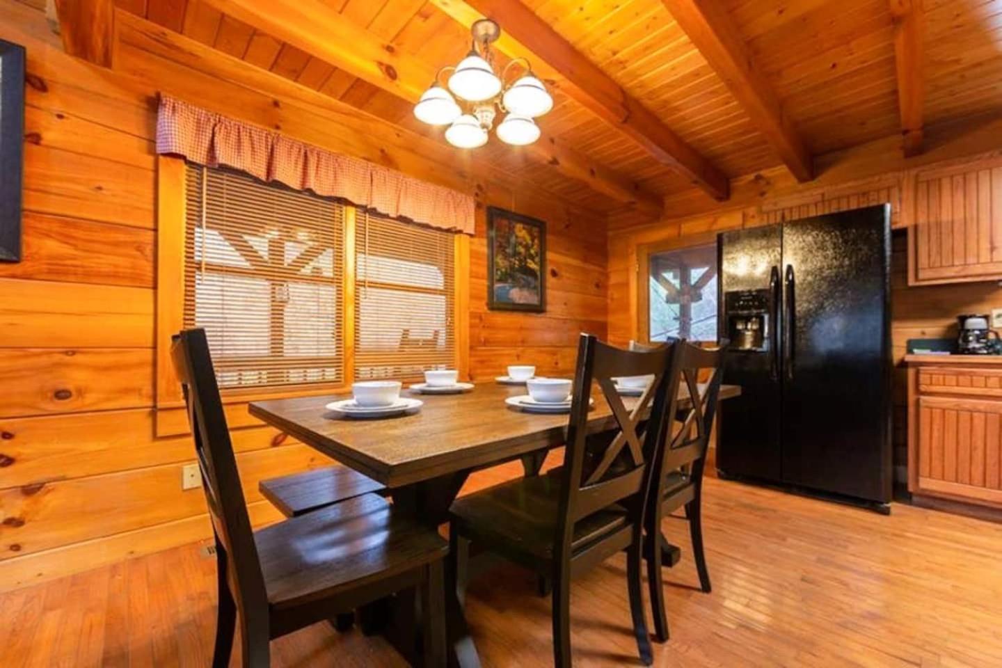 Pigeonforge Cabin Game Roomdog Friendlyhot Tub ピジョンフォージ エクステリア 写真