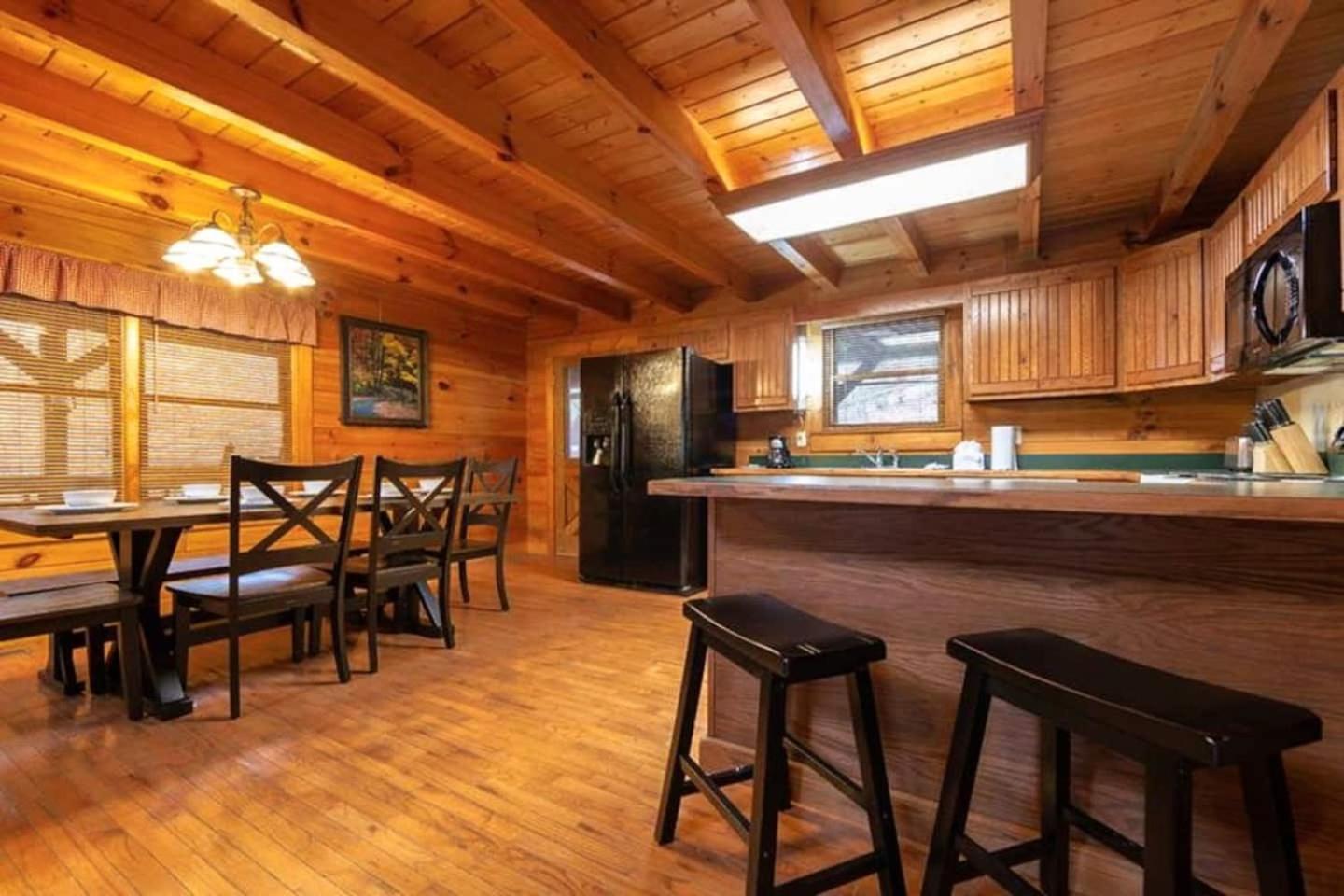 Pigeonforge Cabin Game Roomdog Friendlyhot Tub ピジョンフォージ エクステリア 写真
