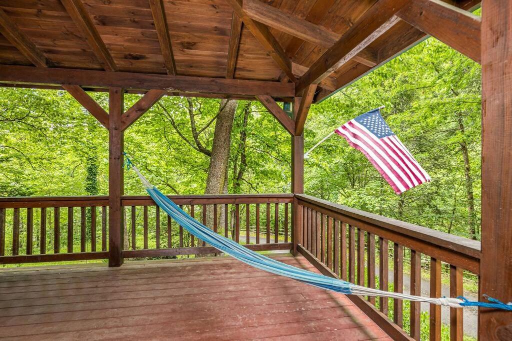 Pigeonforge Cabin Game Roomdog Friendlyhot Tub ピジョンフォージ エクステリア 写真