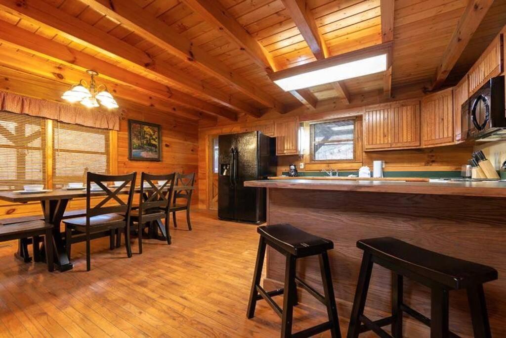 Pigeonforge Cabin Game Roomdog Friendlyhot Tub ピジョンフォージ エクステリア 写真