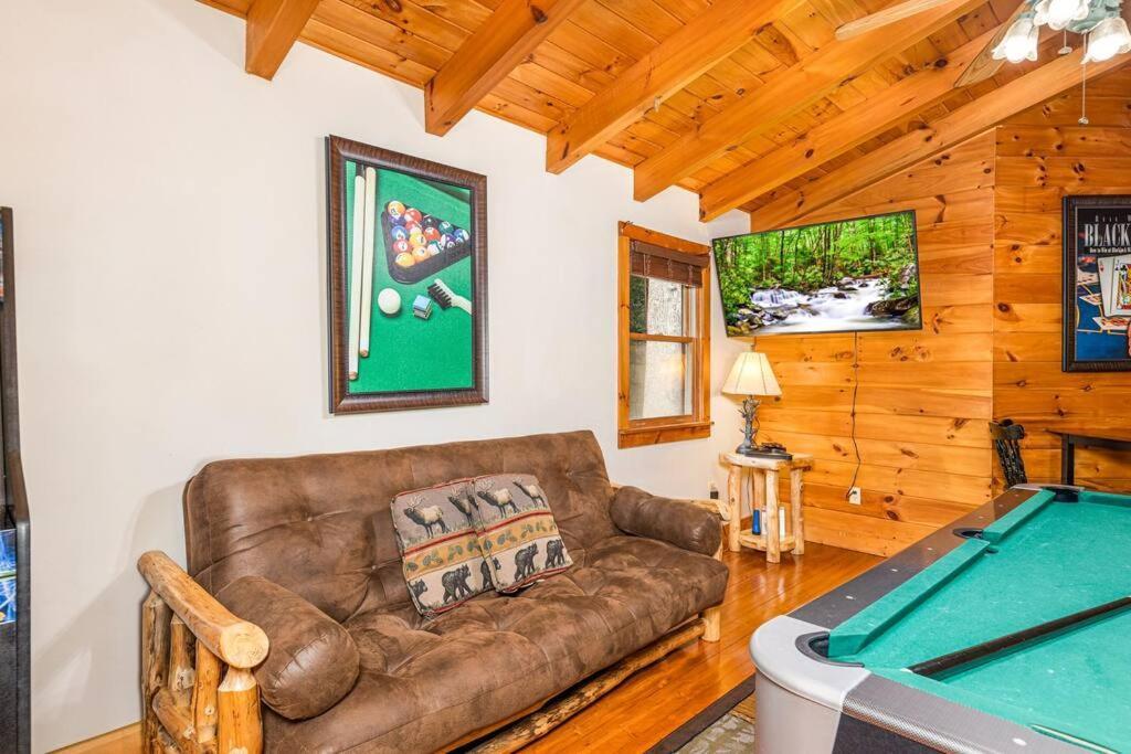 Pigeonforge Cabin Game Roomdog Friendlyhot Tub ピジョンフォージ エクステリア 写真