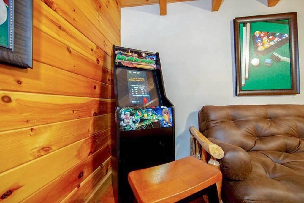 Pigeonforge Cabin Game Roomdog Friendlyhot Tub ピジョンフォージ エクステリア 写真