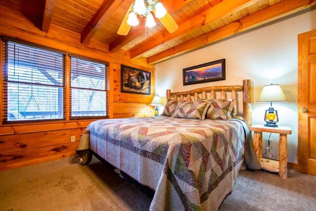 Pigeonforge Cabin Game Roomdog Friendlyhot Tub ピジョンフォージ エクステリア 写真