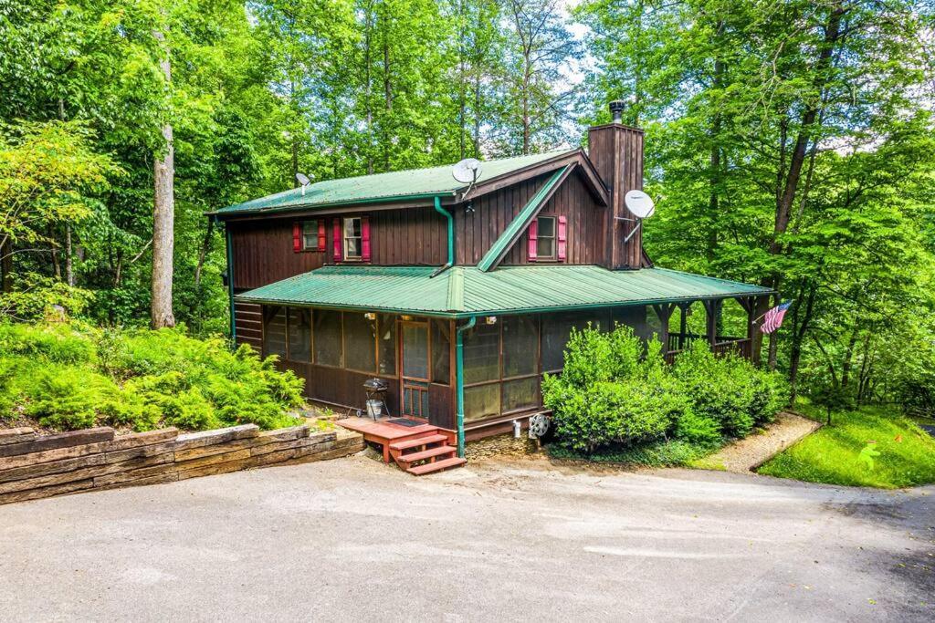Pigeonforge Cabin Game Roomdog Friendlyhot Tub ピジョンフォージ エクステリア 写真