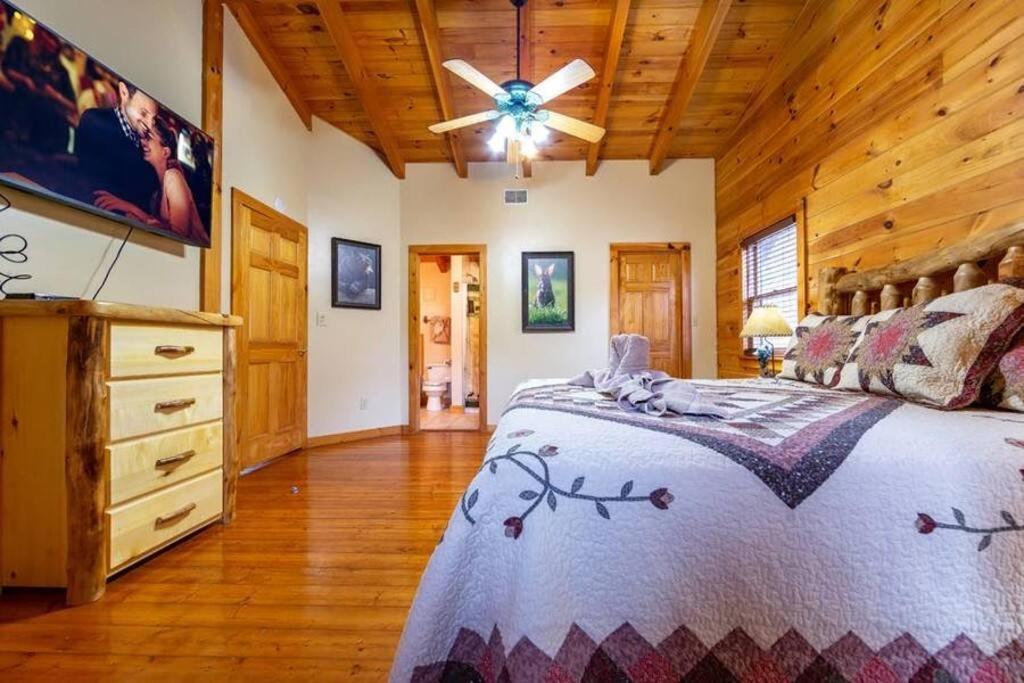Pigeonforge Cabin Game Roomdog Friendlyhot Tub ピジョンフォージ エクステリア 写真