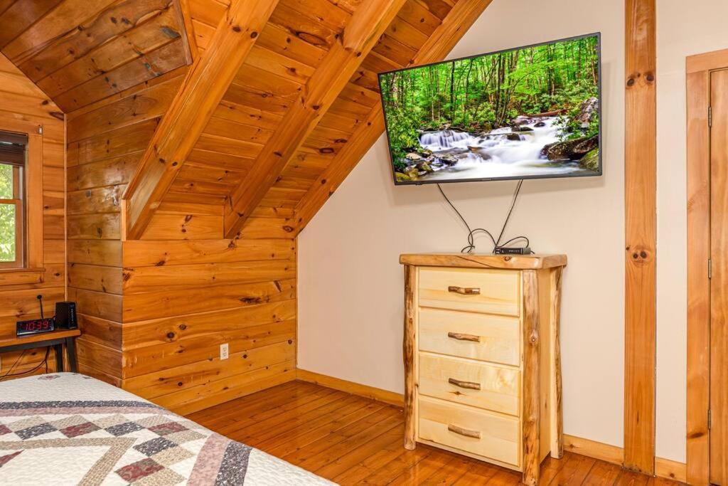 Pigeonforge Cabin Game Roomdog Friendlyhot Tub ピジョンフォージ エクステリア 写真