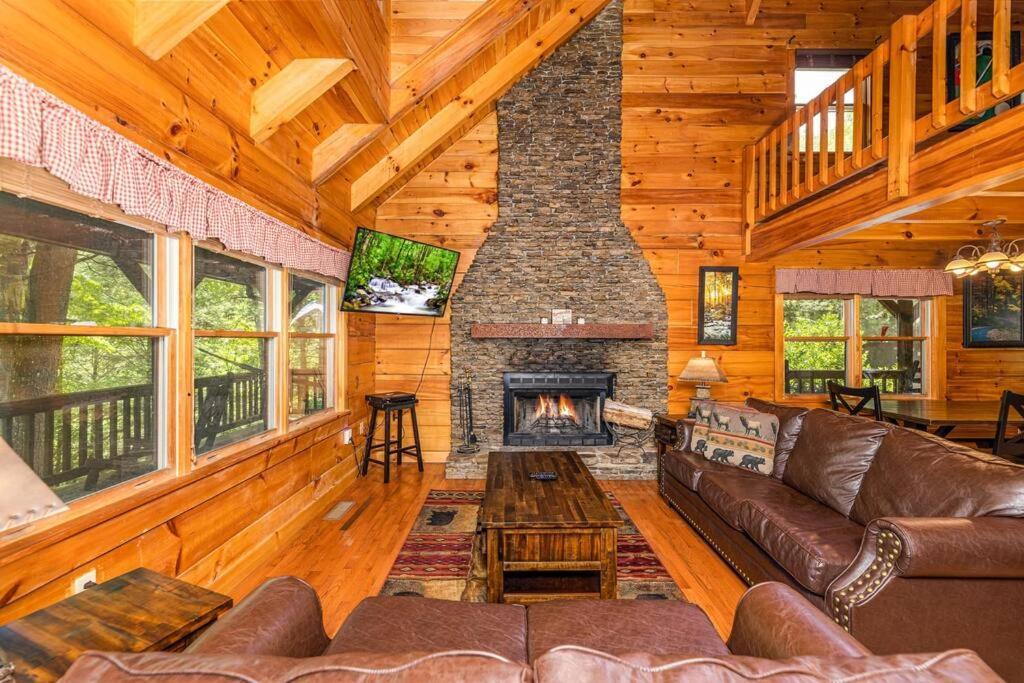 Pigeonforge Cabin Game Roomdog Friendlyhot Tub ピジョンフォージ エクステリア 写真